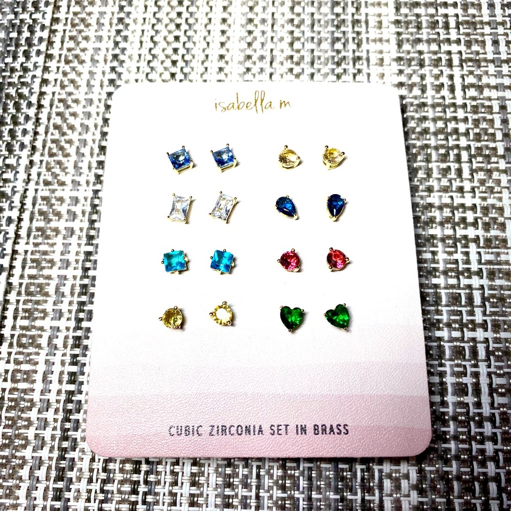 Isabella M BRAND NEW 8 pairs of brass stud earrings ✨✨✨